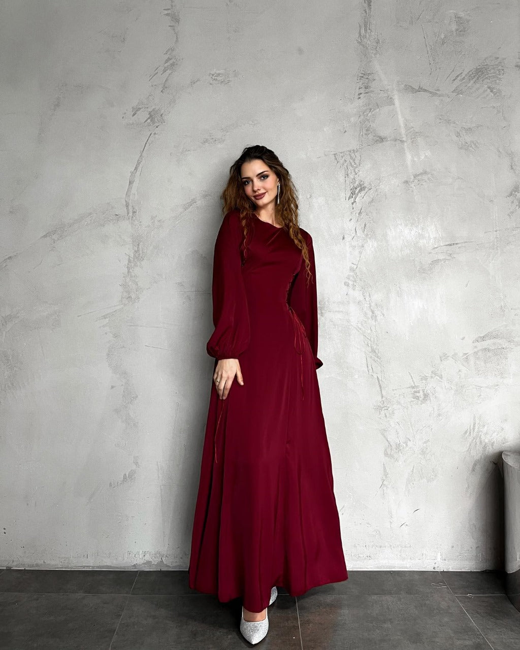 Carmela Gregori™ Elegante abito lungo con polsini morbidi
