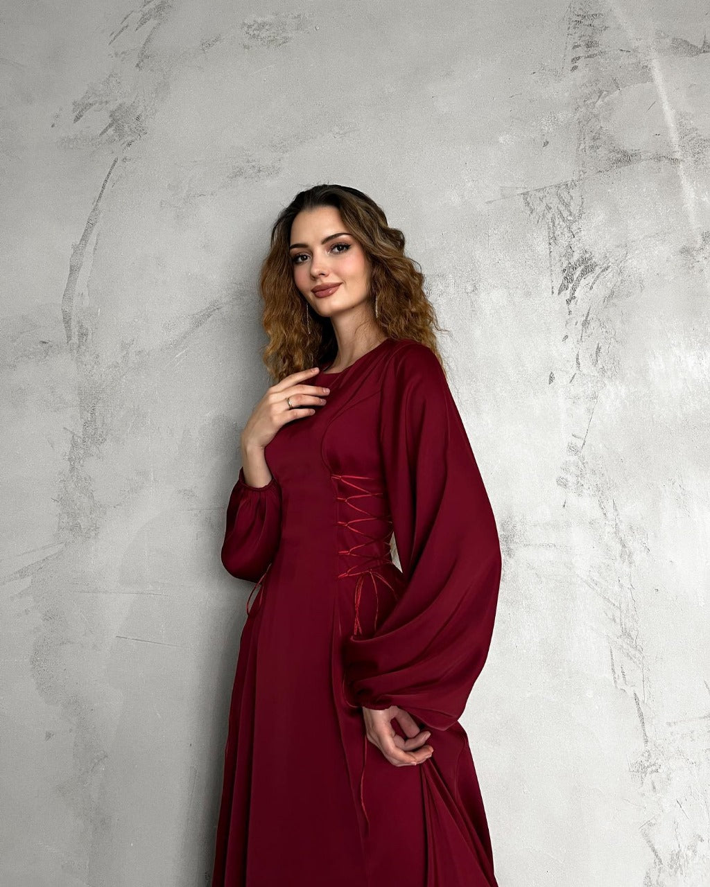 Carmela Gregori™ Elegante abito lungo con polsini morbidi
