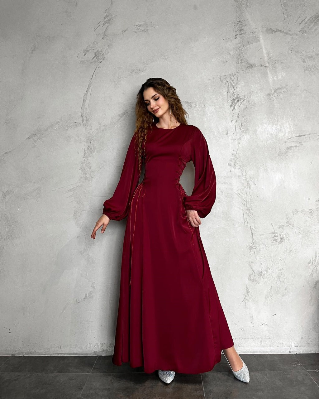 Carmela Gregori™ Elegante abito lungo con polsini morbidi