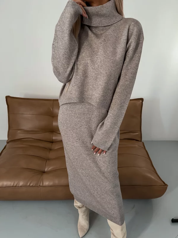 Flavia Lauletta™ Elegante set di maglione e gonna